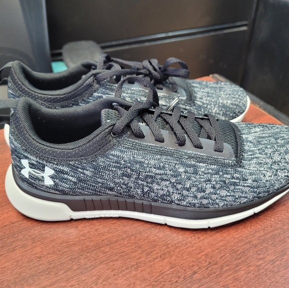 BNIB Womens under armour UA W Lightning 2 running shoes - Picture 2 of 7